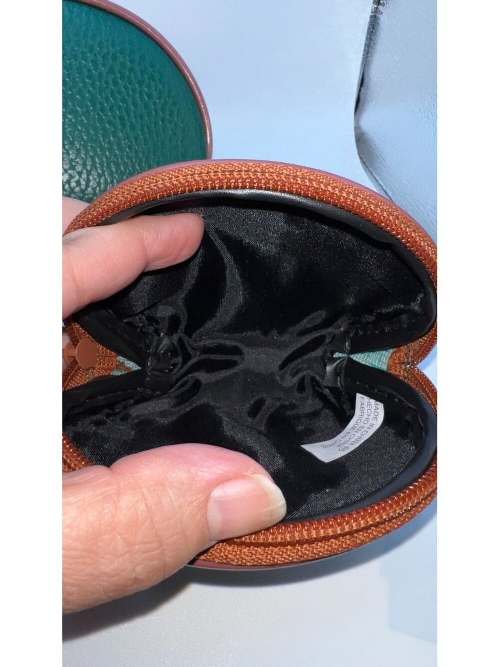 Set Of 4 Green Faux Leather Zip Pouches With Brown Trim - Picture 5 of 7